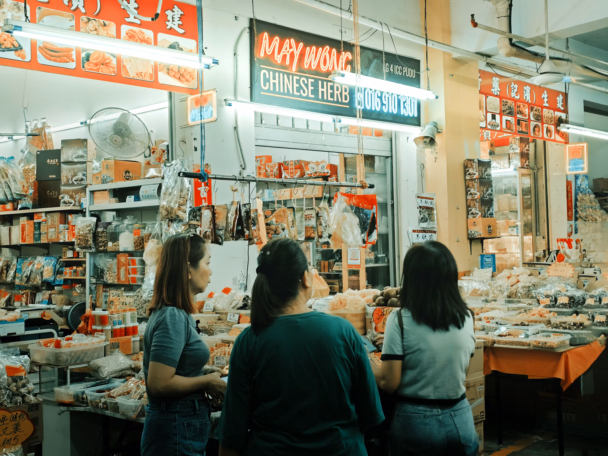 Burgers: A Culinary Icon Through the Ages